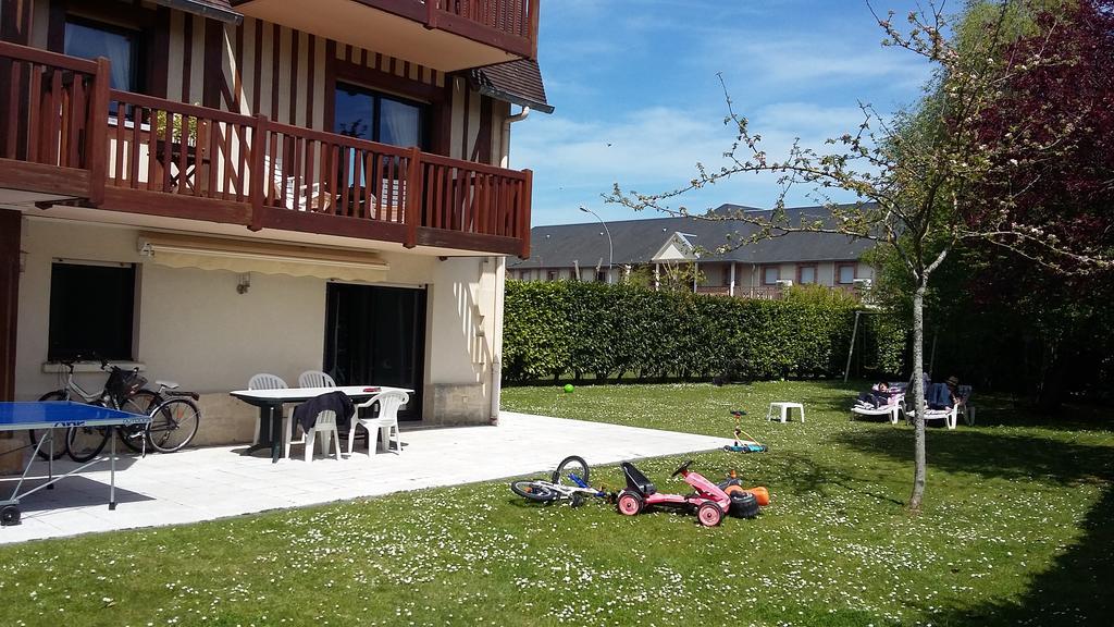 Les Manoirs Apartment Deauville Exterior photo